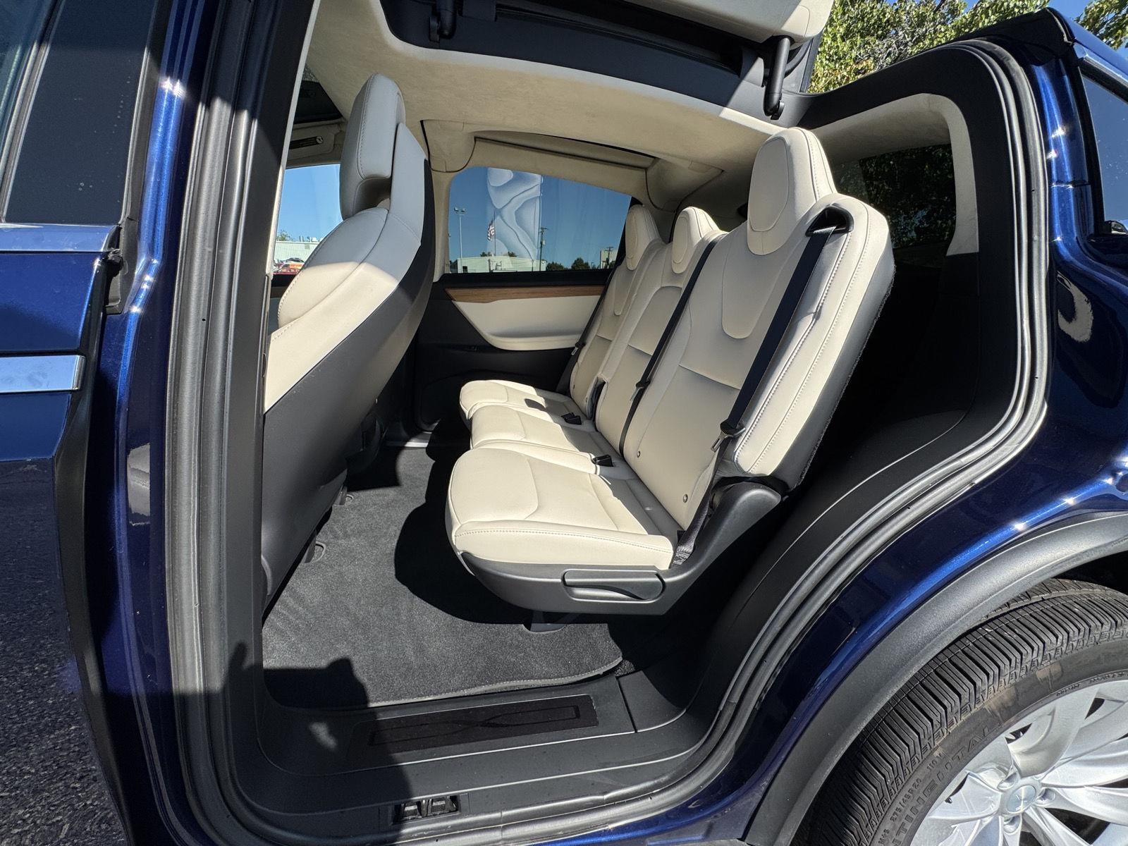 2018 Tesla Model X 75D photo 14