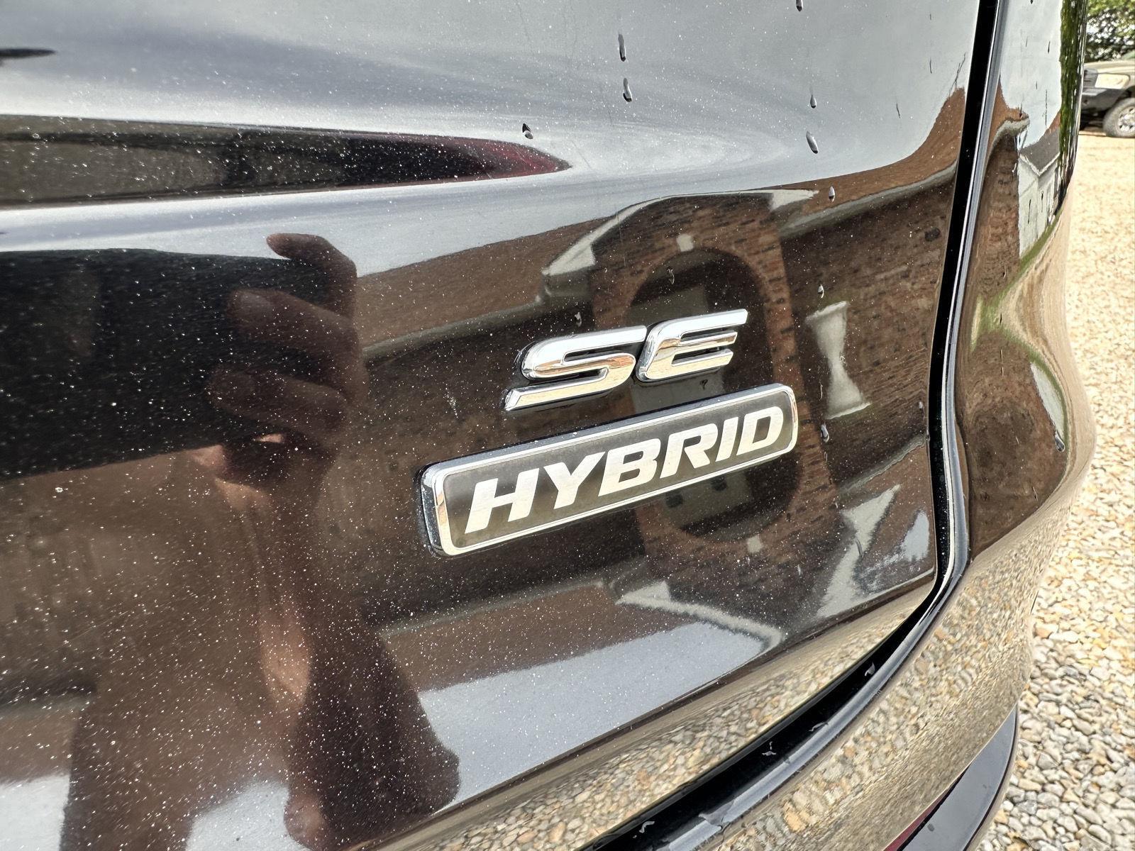 2020 Ford Fusion Hybrid SE photo 17