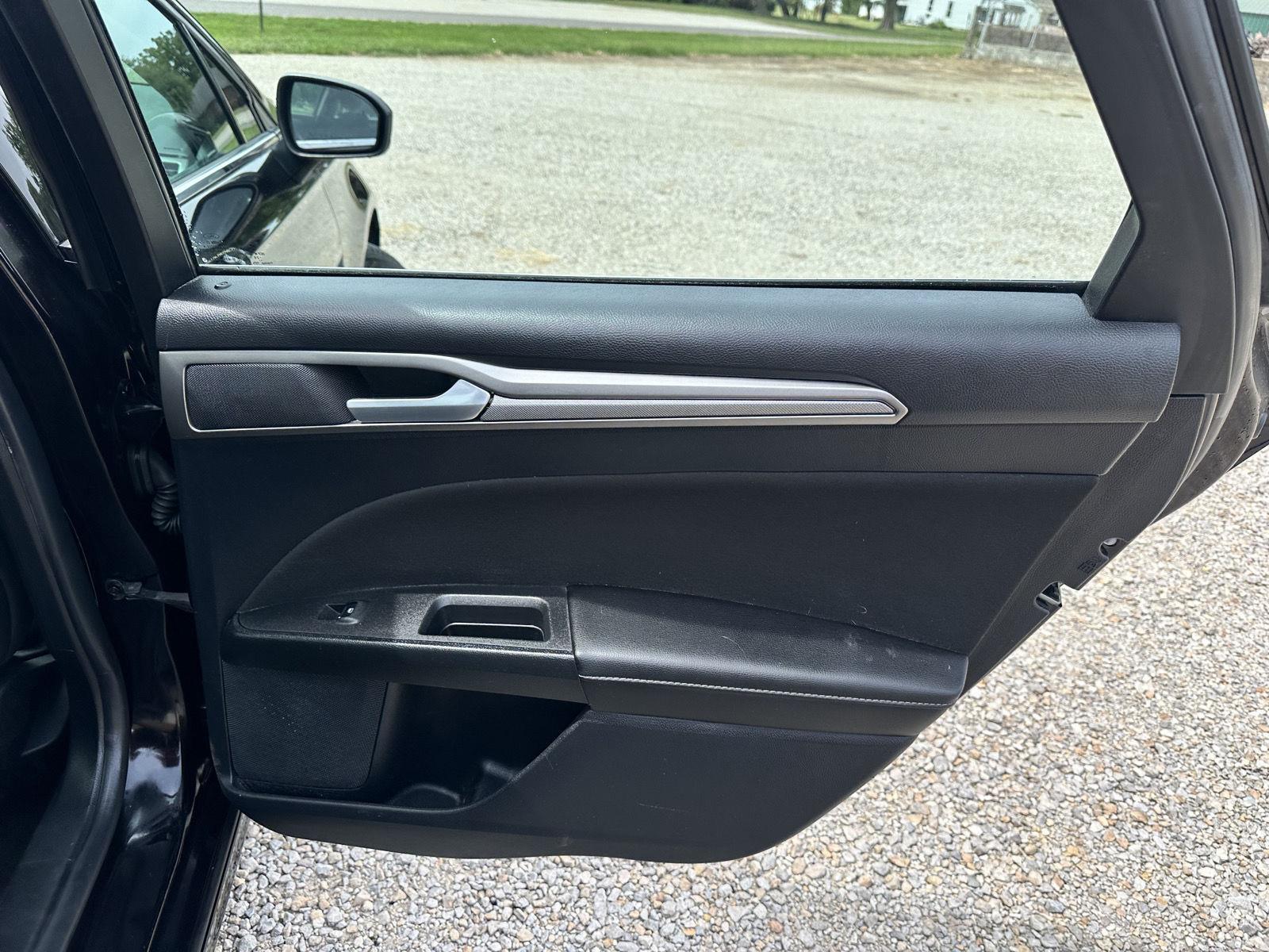 2020 Ford Fusion Hybrid SE photo 18