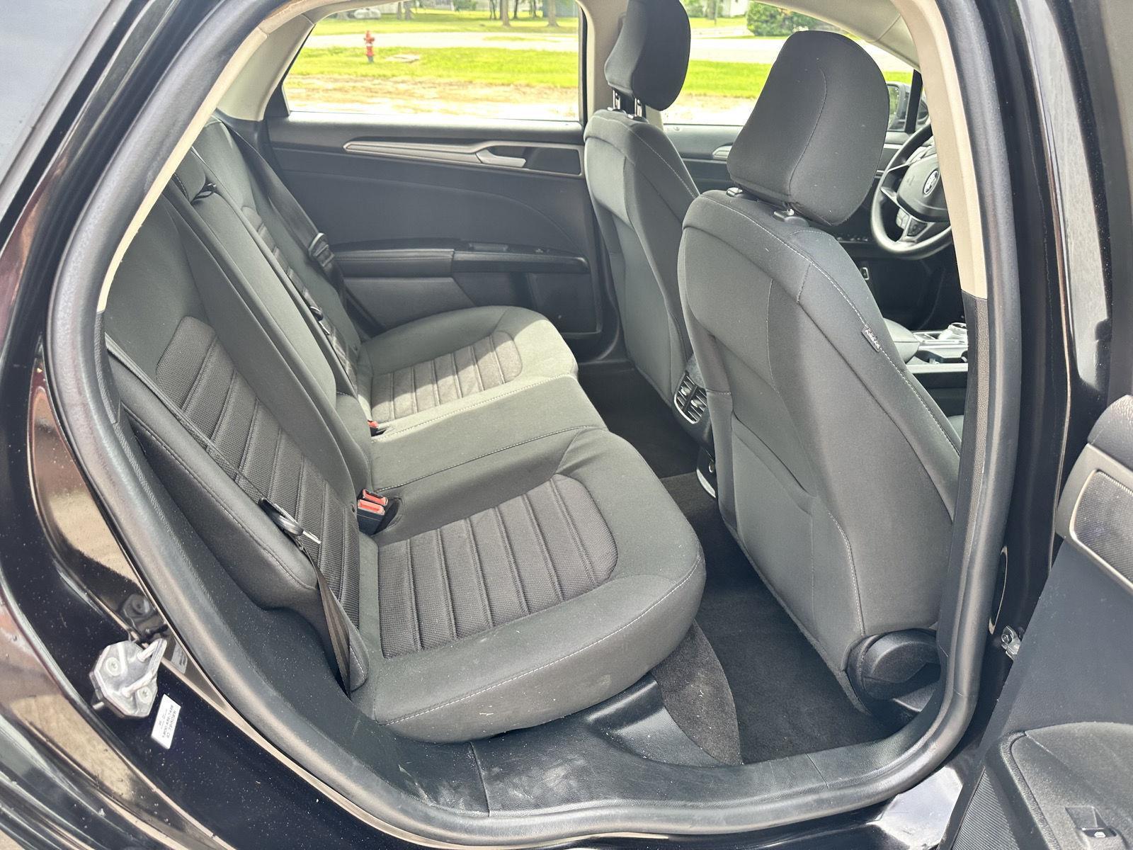 2020 Ford Fusion Hybrid SE photo 19