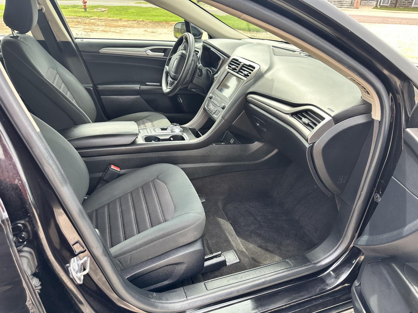 2020 Ford Fusion Hybrid SE photo 21