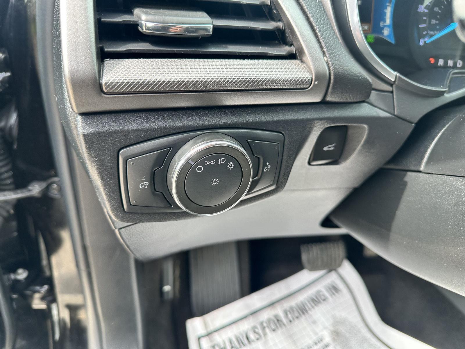 2020 Ford Fusion Hybrid SE photo 25