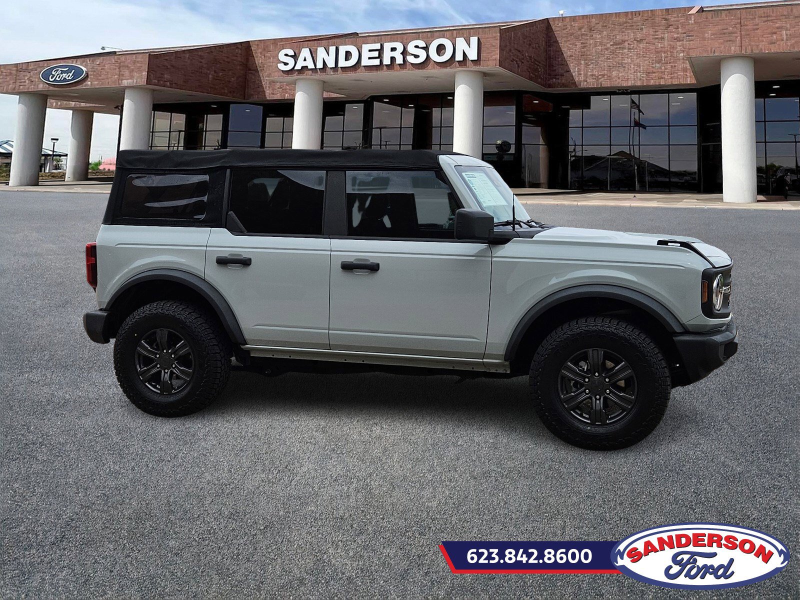 2022 Ford Bronco Base photo 2