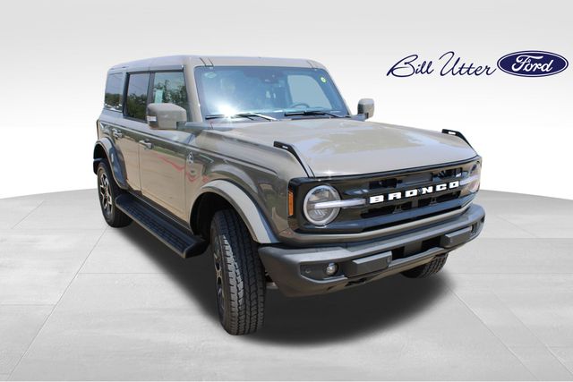 2025 Ford Bronco Outer Banks photo 2