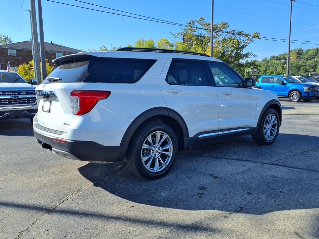 2023 Ford Explorer XLT photo 2