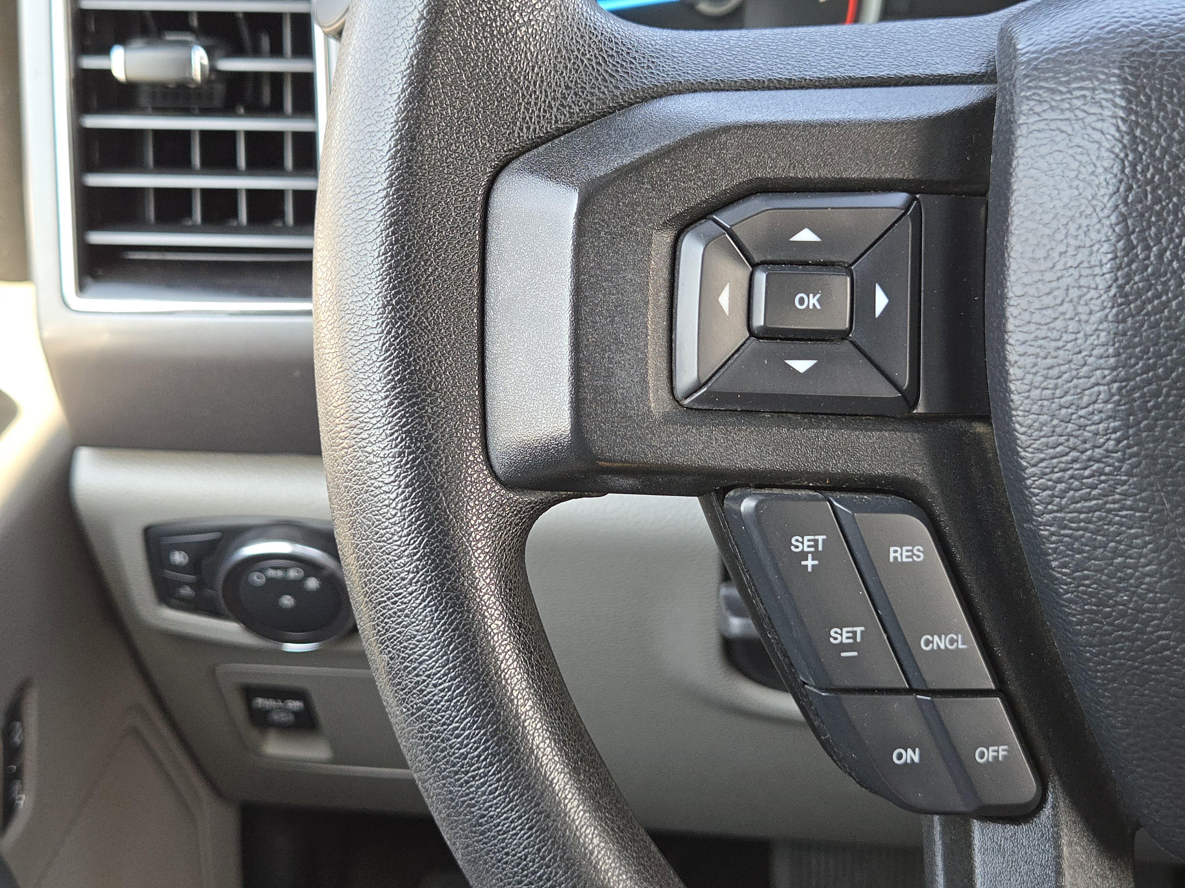 2019 Ford F-150 XLT photo 23