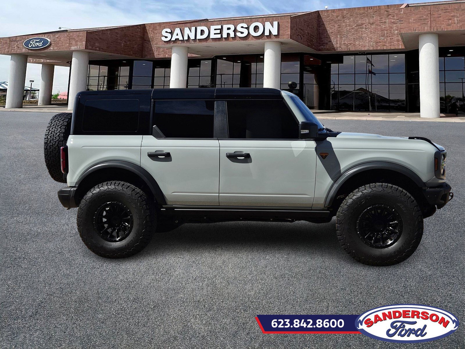 2024 Ford Bronco Badlands photo 2