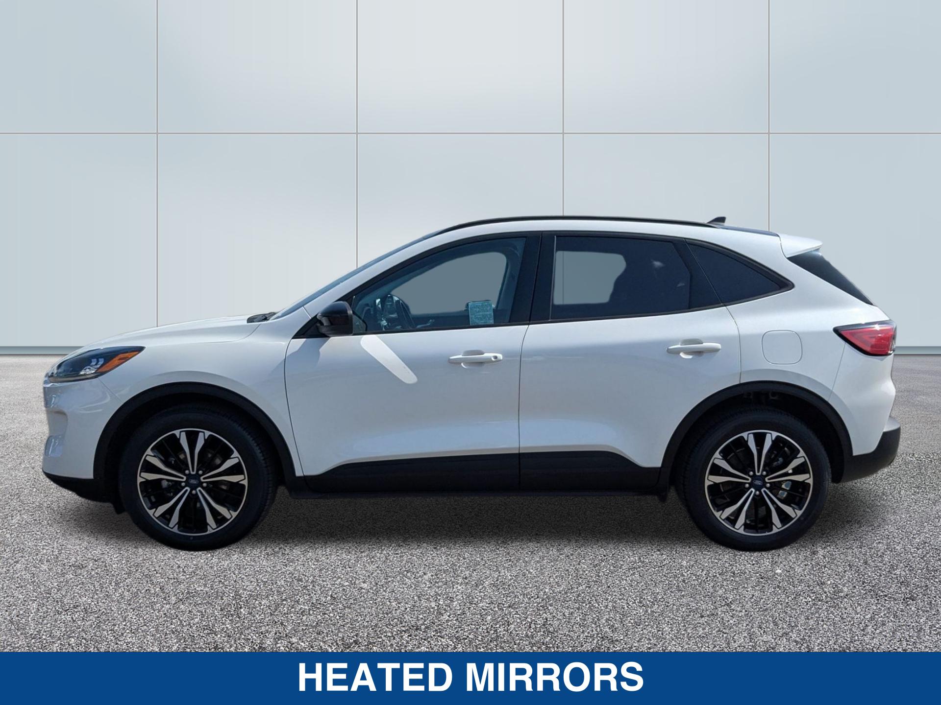 2022 Ford Escape SEL photo 2