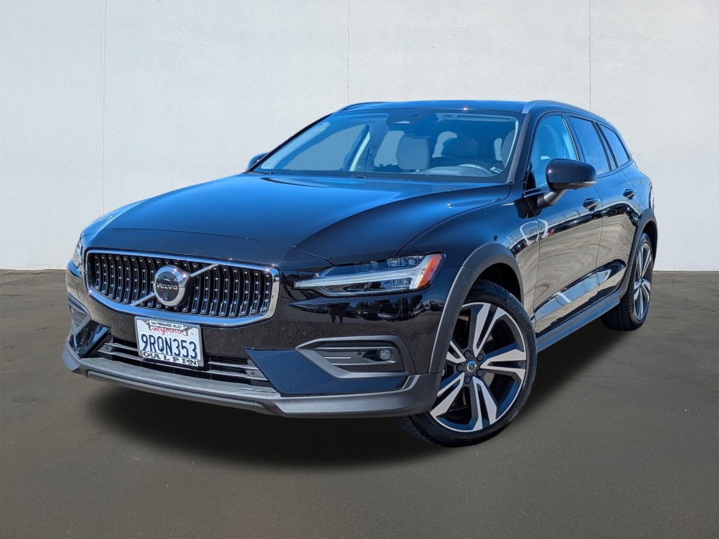 2025 Volvo V60 Cross Country B5 Plus