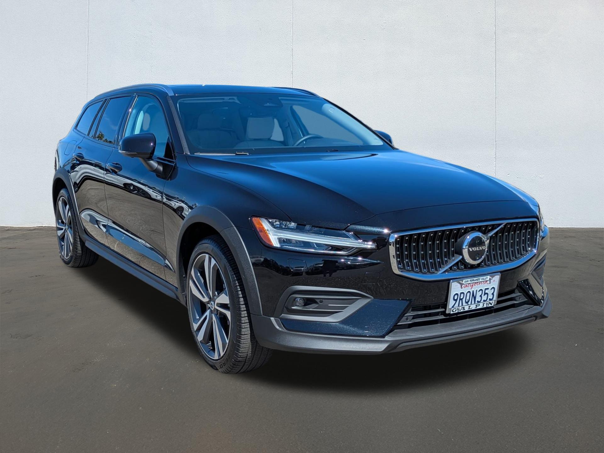 2025 Volvo V60 Cross Country B5 Plus photo 7