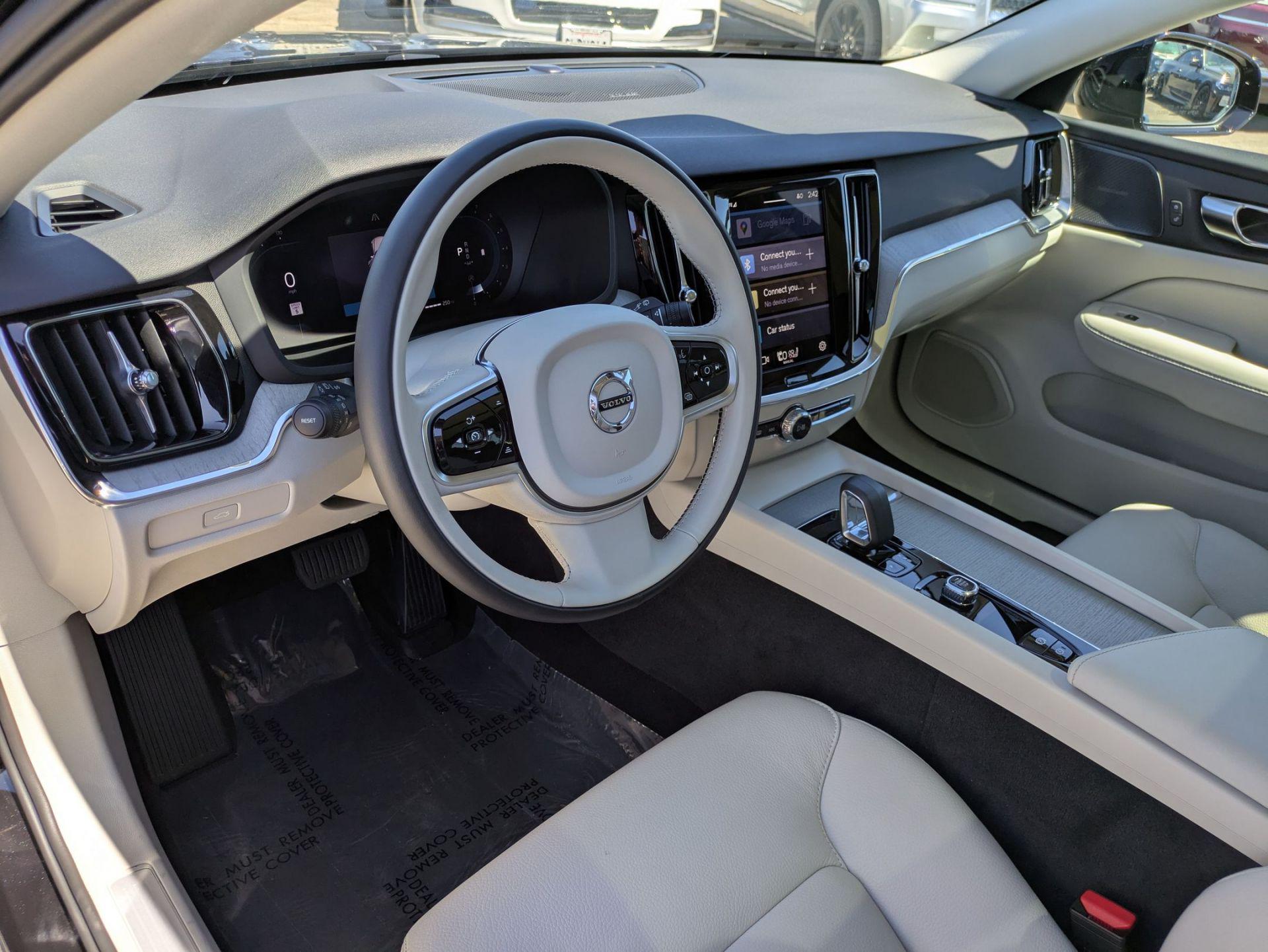 2025 Volvo V60 Cross Country B5 Plus photo 12