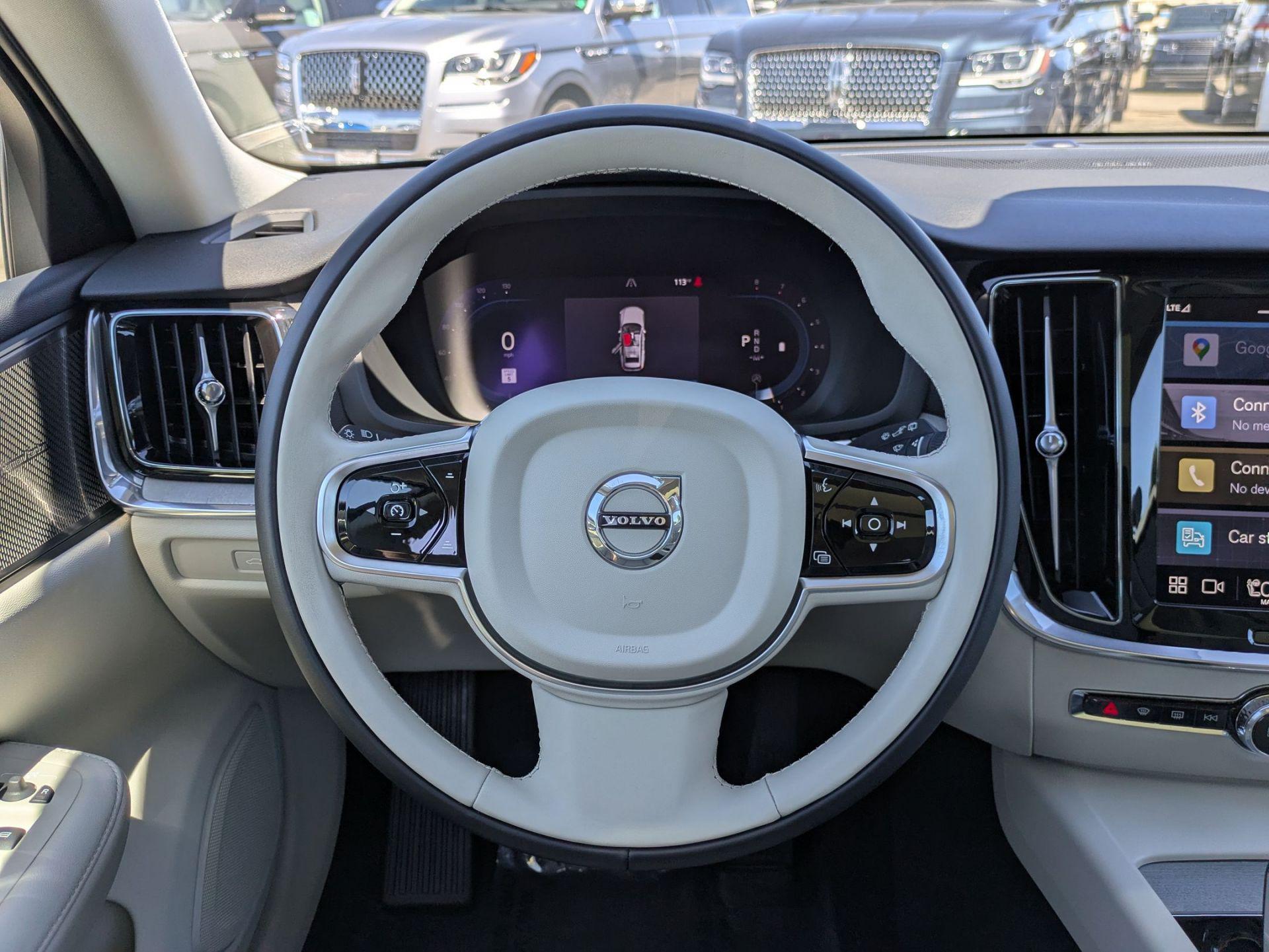 2025 Volvo V60 Cross Country B5 Plus photo 13