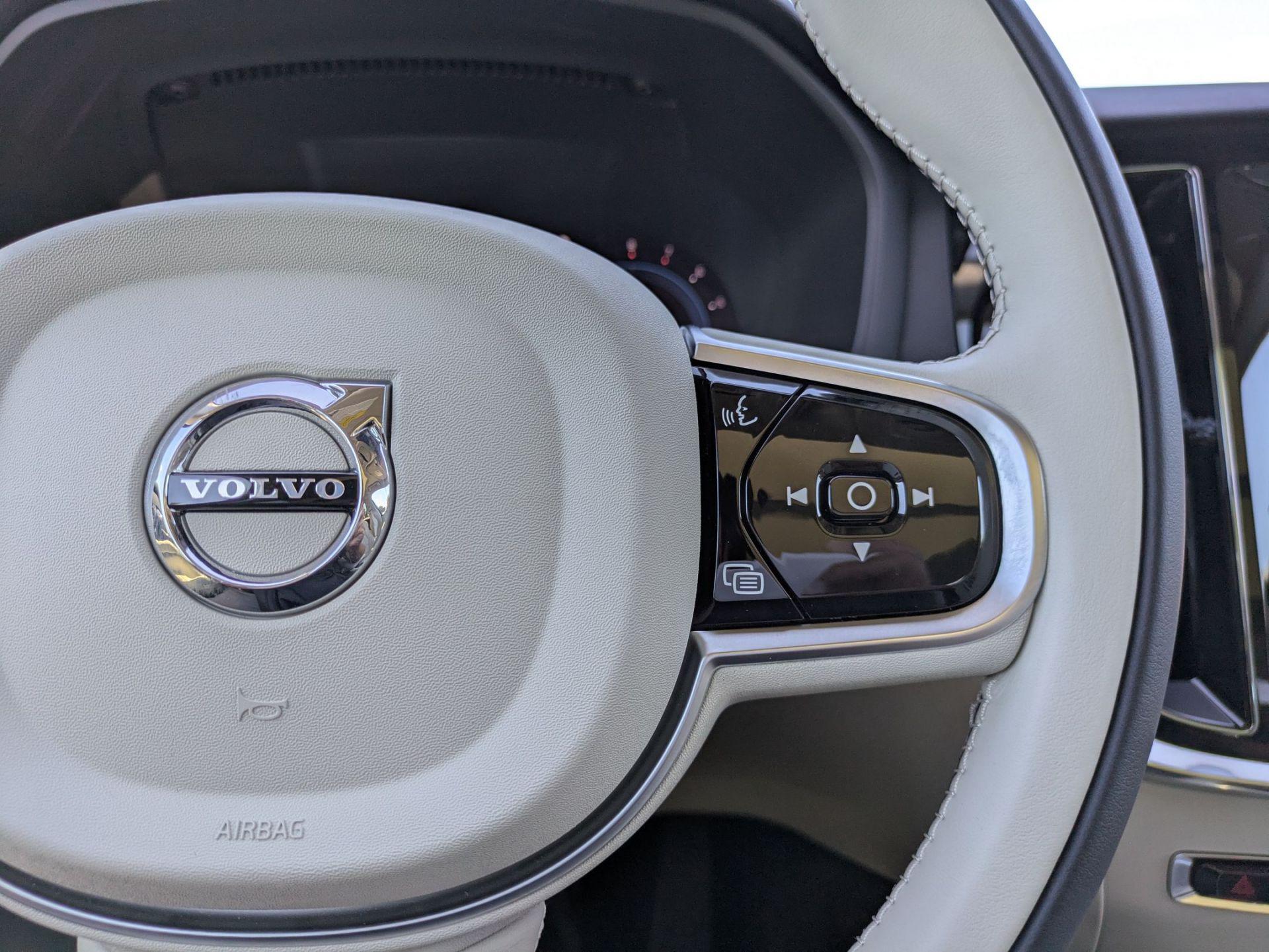 2025 Volvo V60 Cross Country B5 Plus photo 15