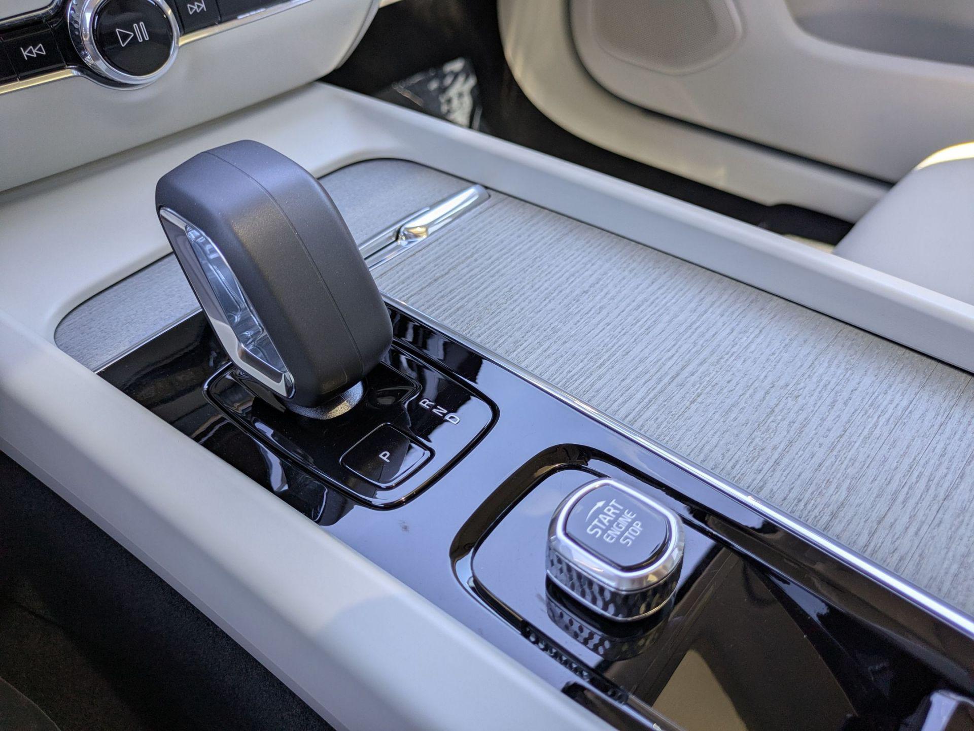 2025 Volvo V60 Cross Country B5 Plus photo 20
