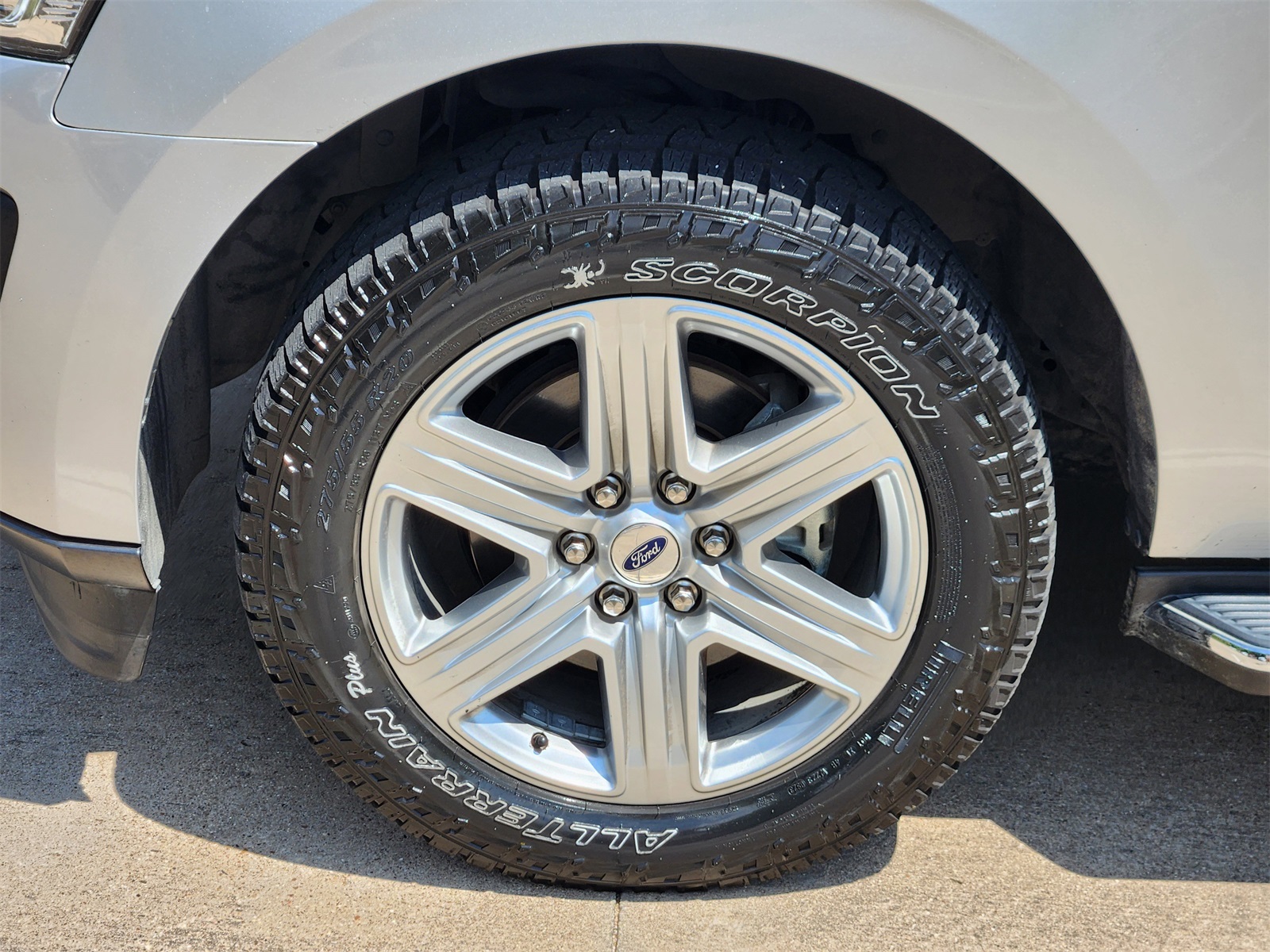 2019 Ford Expedition XLT photo 9
