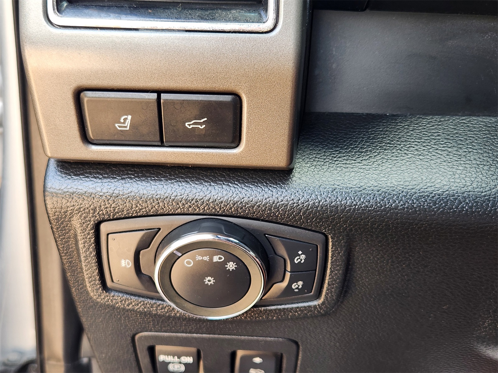 2019 Ford Expedition XLT photo 18