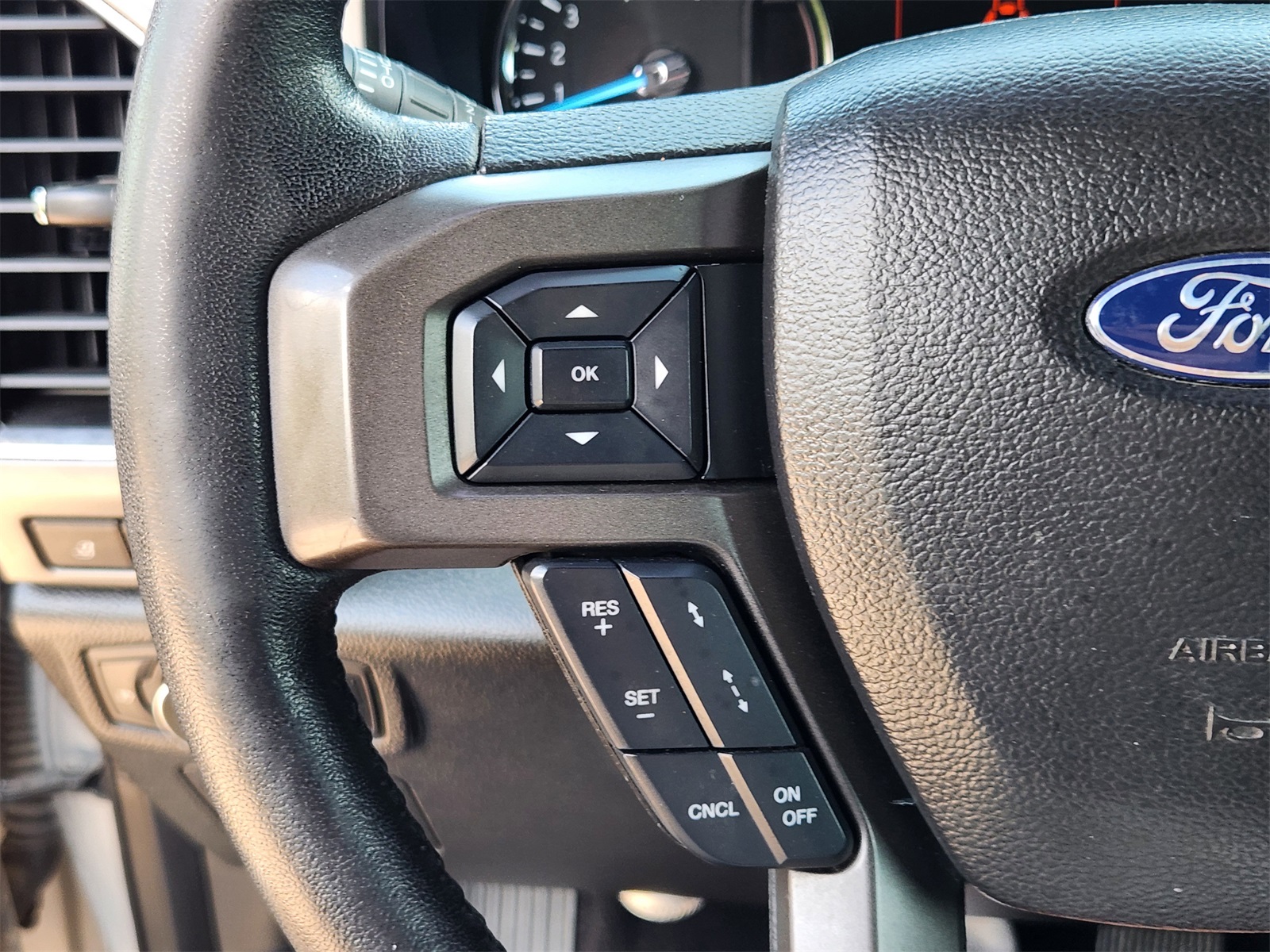 2019 Ford Expedition XLT photo 24