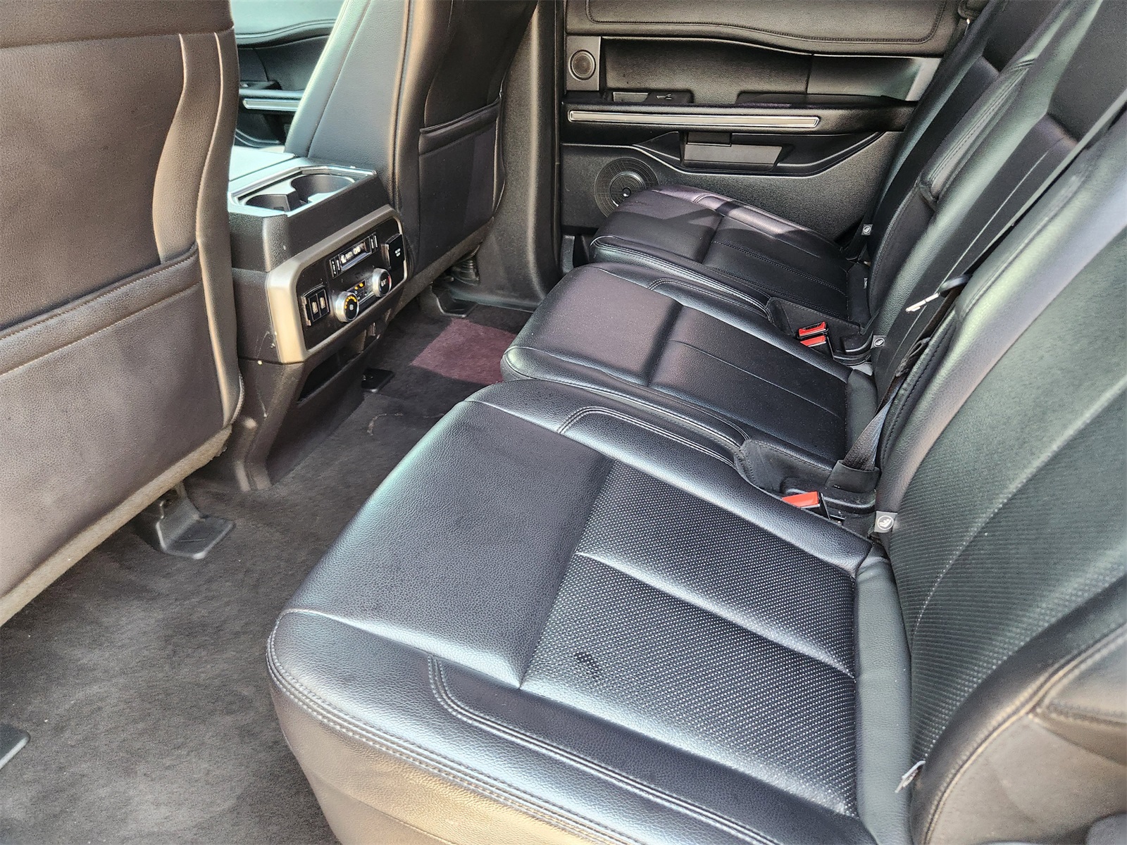 2019 Ford Expedition XLT photo 26