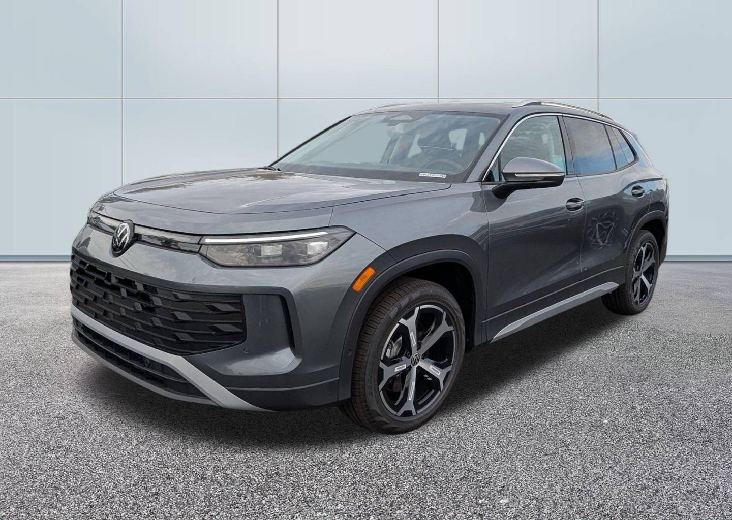 2025 Volkswagen Tiguan SE's photo