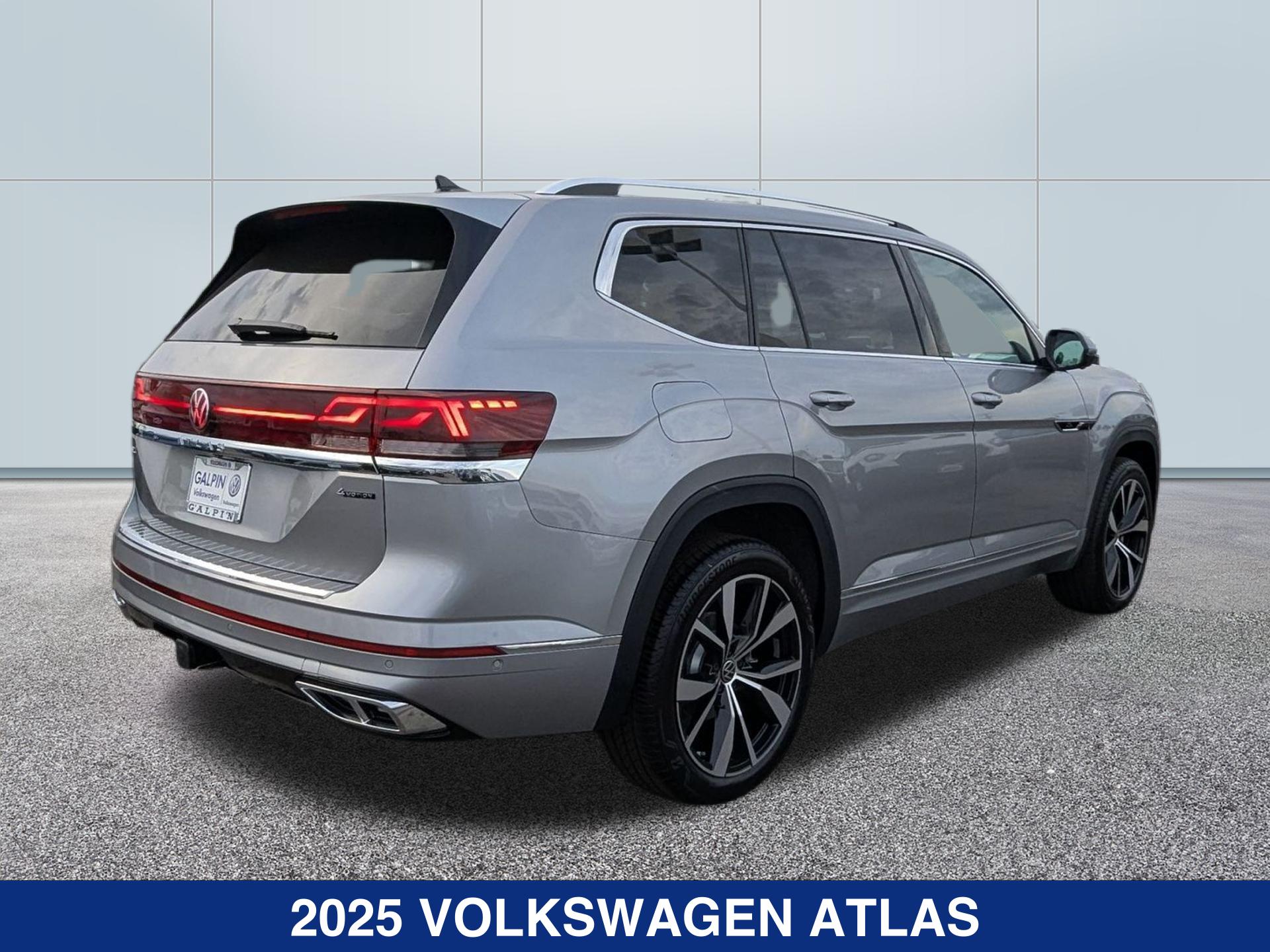 2025 Volkswagen Atlas SEL Premium R-Line photo 8
