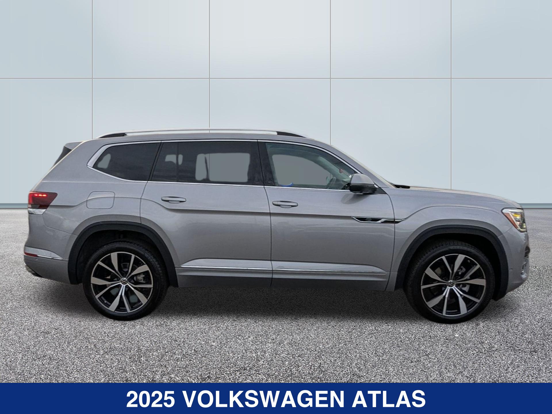 2025 Volkswagen Atlas SEL Premium R-Line photo 9