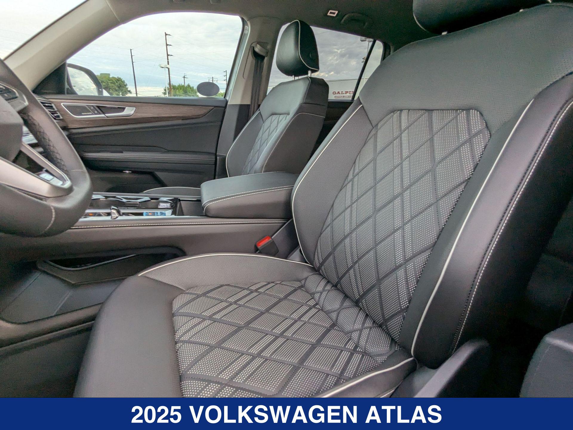 2025 Volkswagen Atlas SEL Premium R-Line photo 15