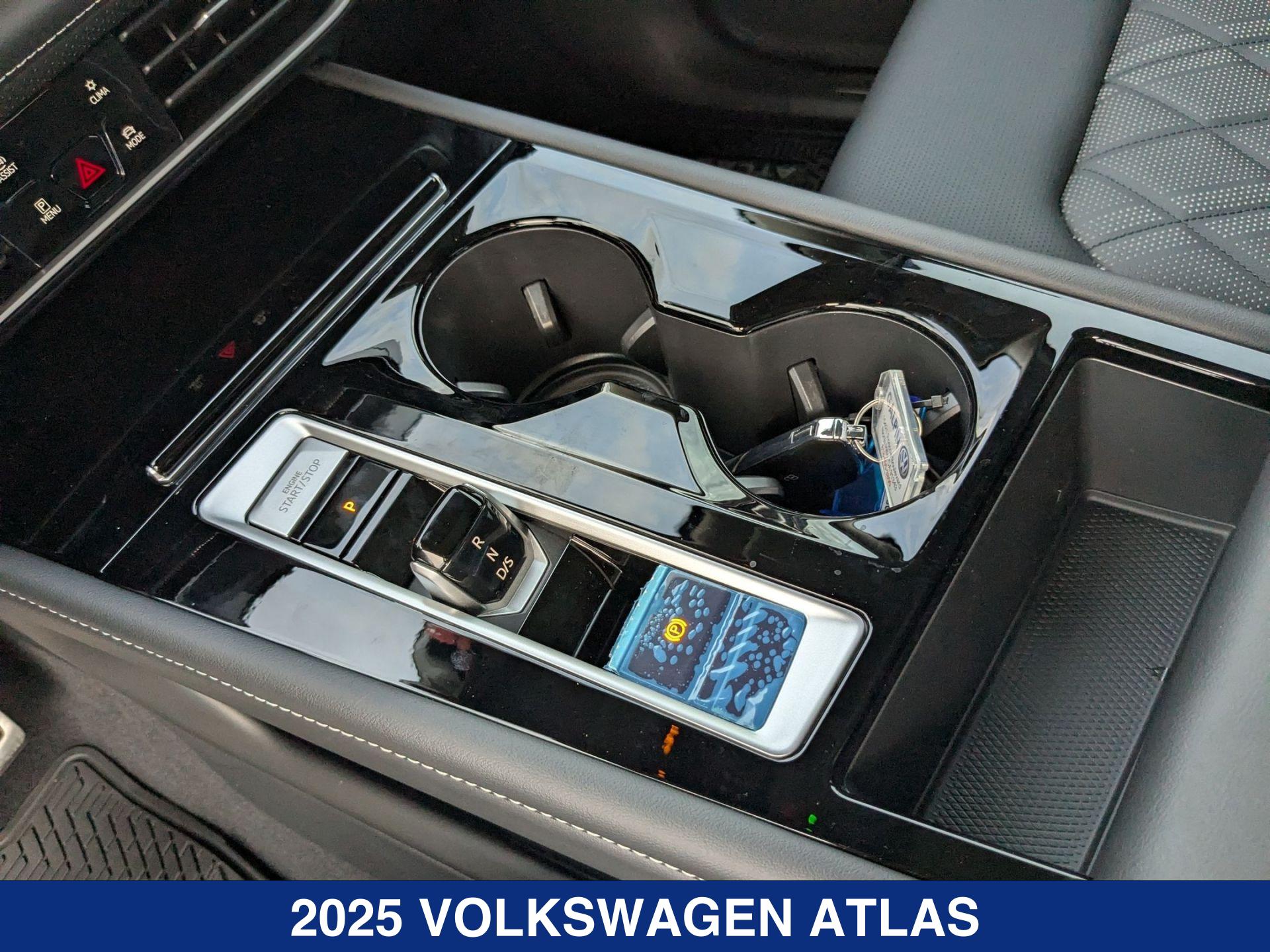 2025 Volkswagen Atlas SEL Premium R-Line photo 17
