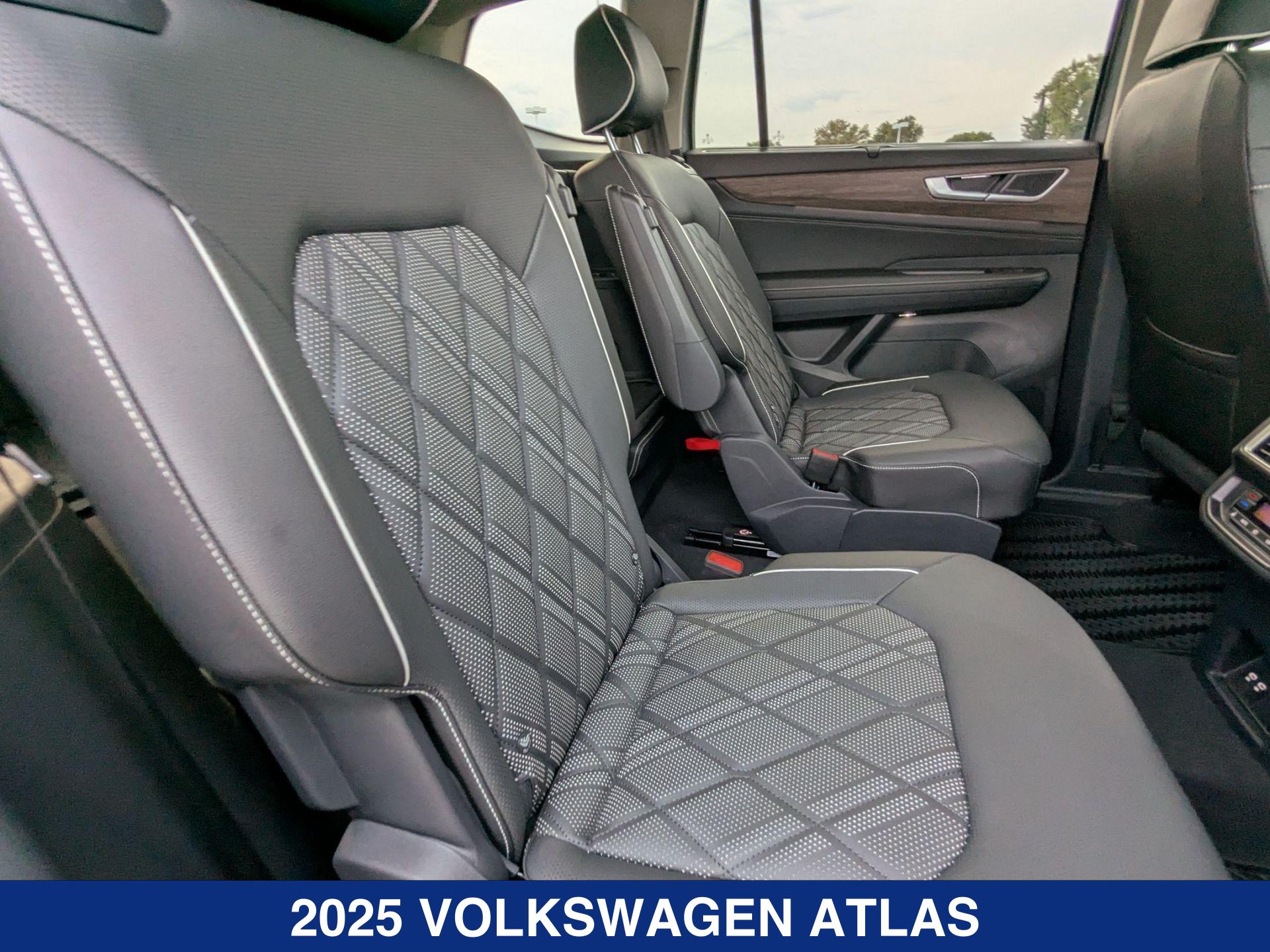 2025 Volkswagen Atlas SEL Premium R-Line photo 21
