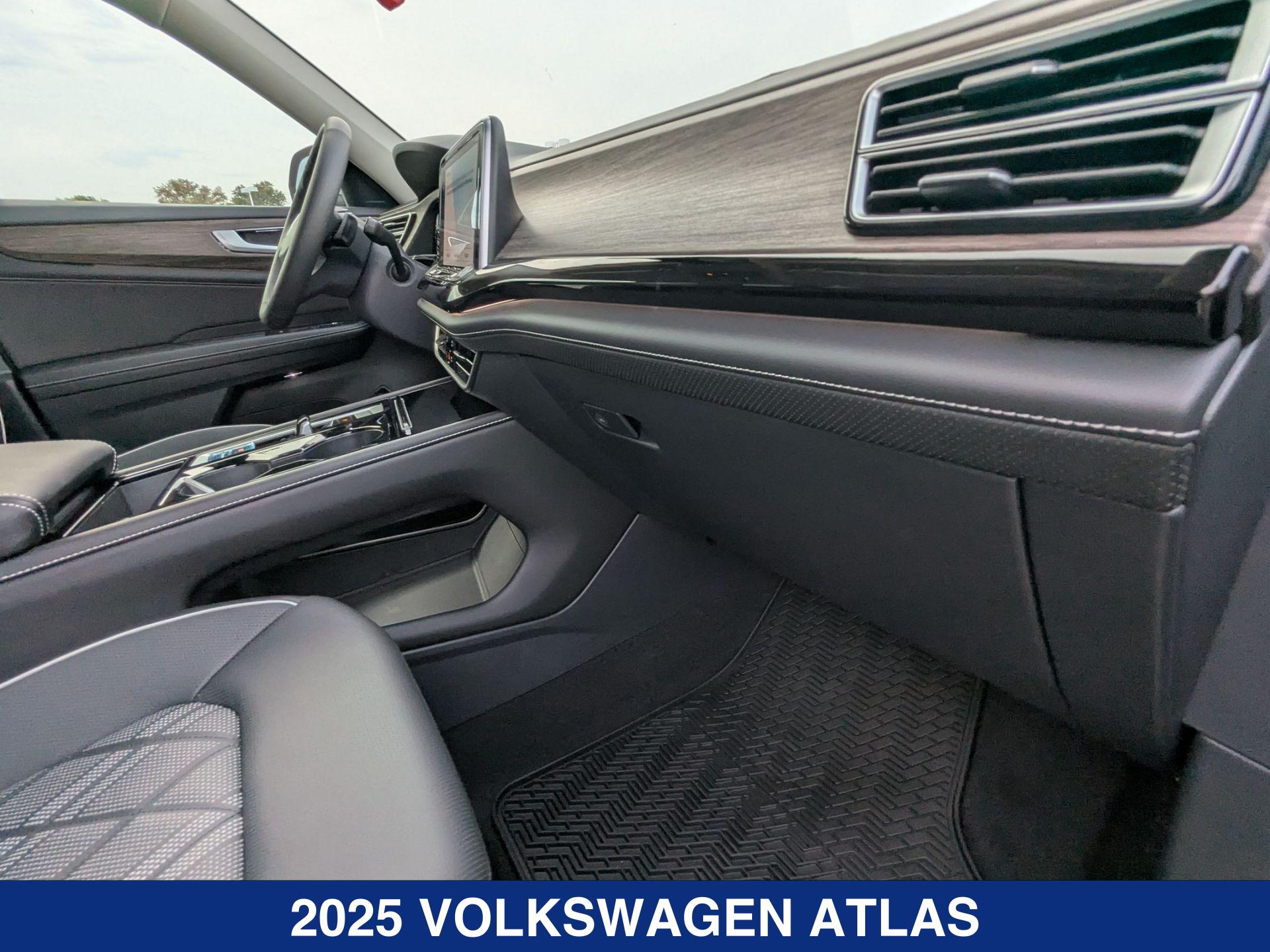 2025 Volkswagen Atlas SEL Premium R-Line photo 22