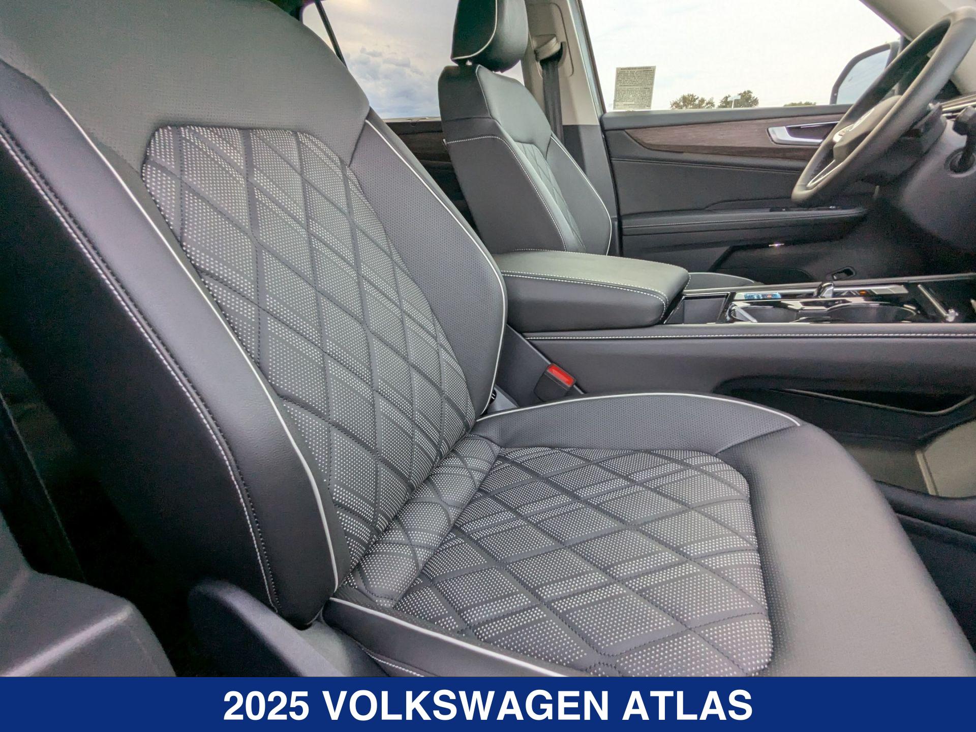 2025 Volkswagen Atlas SEL Premium R-Line photo 23