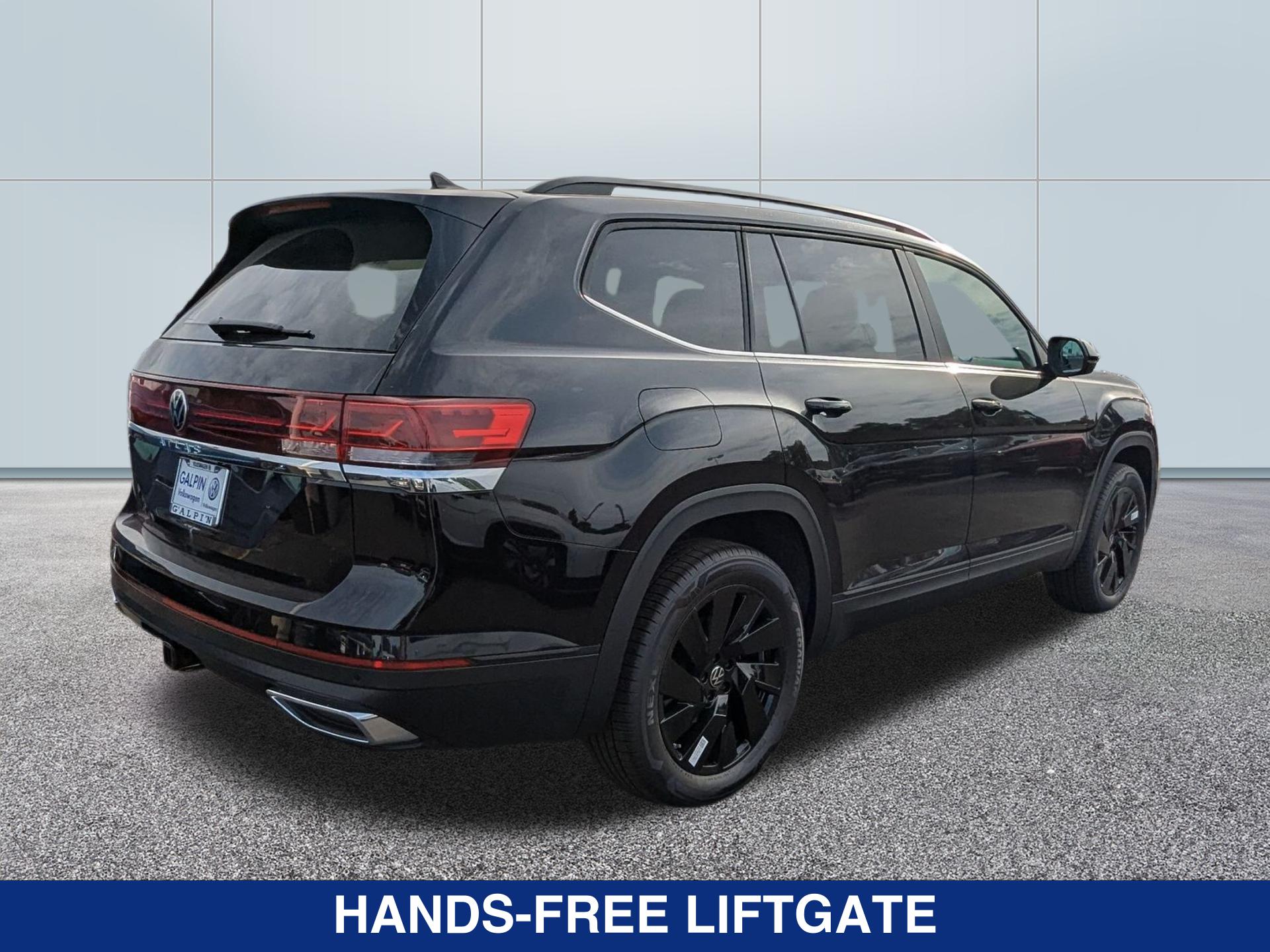 2026 Volkswagen Atlas SE Technology photo 8