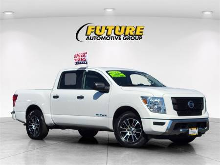 2022 Nissan Titan SV