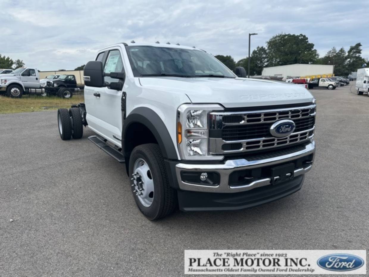 2026 Ford F-550 Super Duty Chassis Cab XL's photo