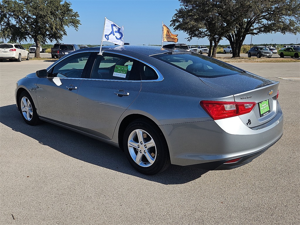 2023 Chevrolet Malibu LS photo 4