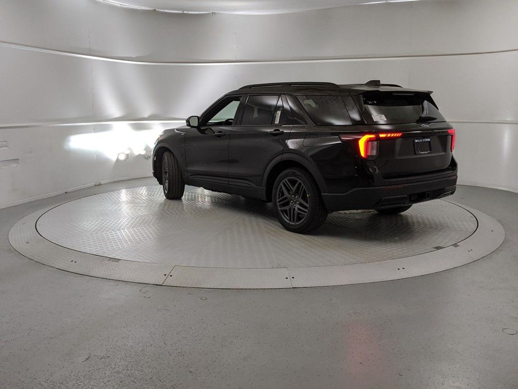 2025 Ford Explorer ST-Line photo 4