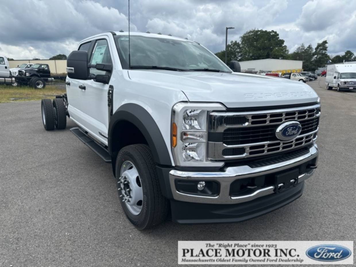 2026 Ford F-550 Super Duty Chassis Cab XL's photo