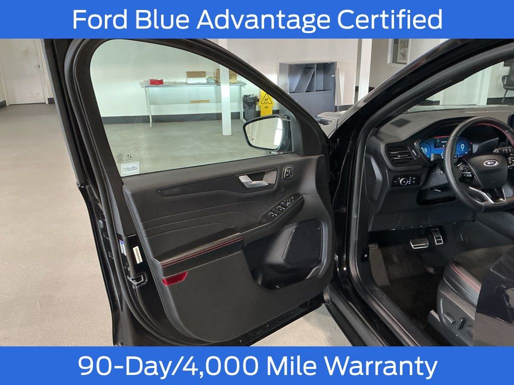 2023 Ford Escape ST-Line Select photo 8