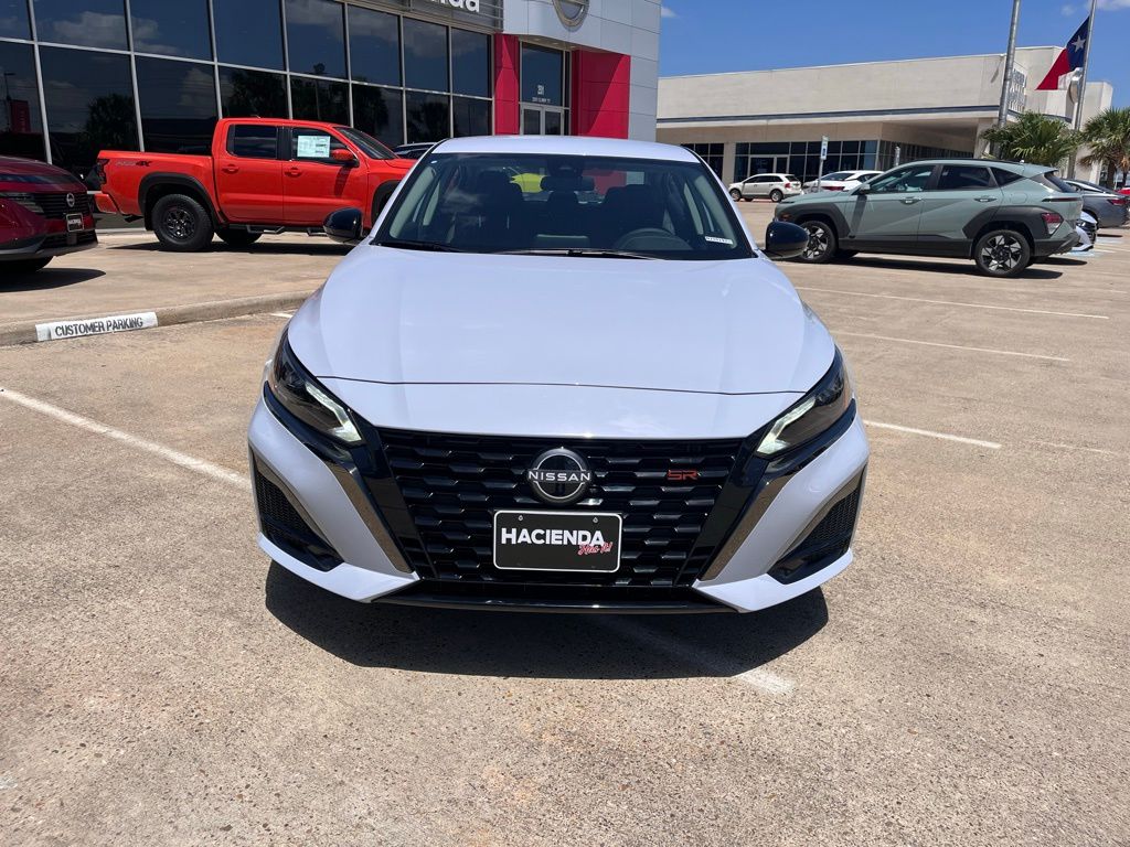 2025 Nissan Altima 2.5 SR photo 2