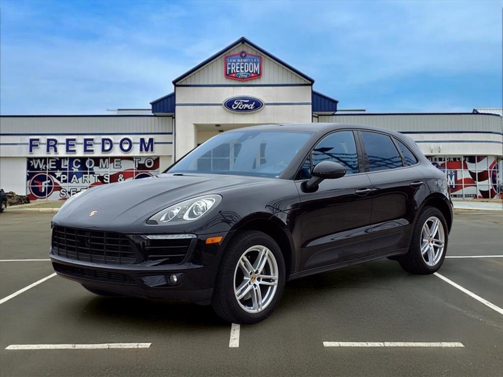 2017 Porsche Macan Base photo 2