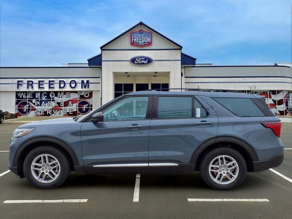 2025 Ford Explorer photo 2