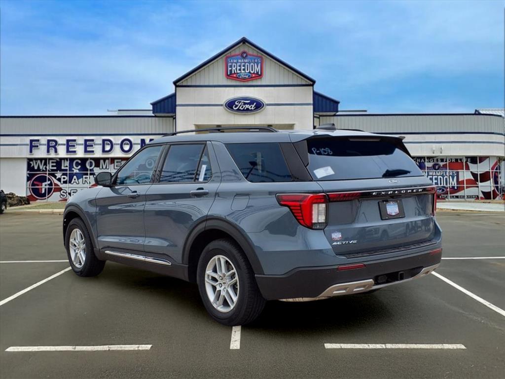 2025 Ford Explorer photo 3