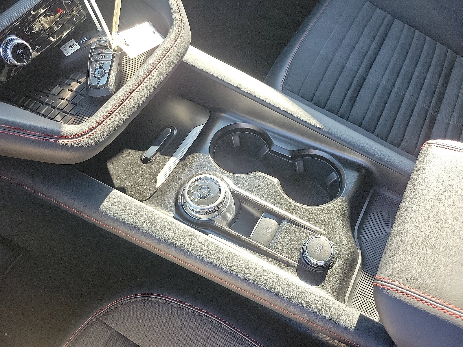 2025 Ford Explorer ST-Line photo 3