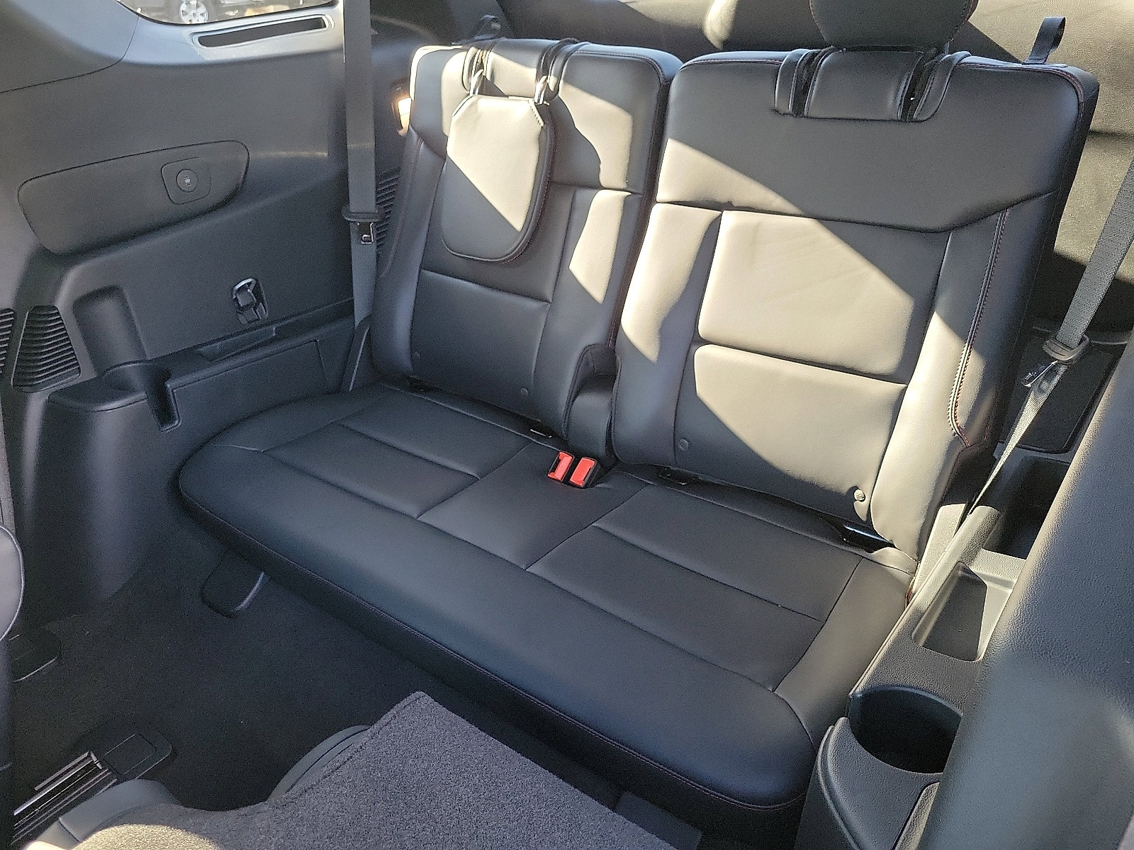 2025 Ford Explorer ST-Line photo 6