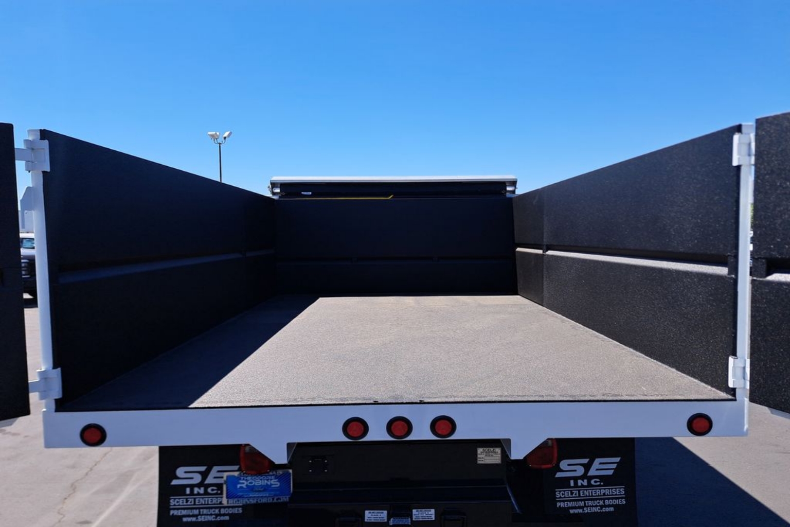 2025 Ford F-550 Super Duty Chassis Cab XL - Photo 8