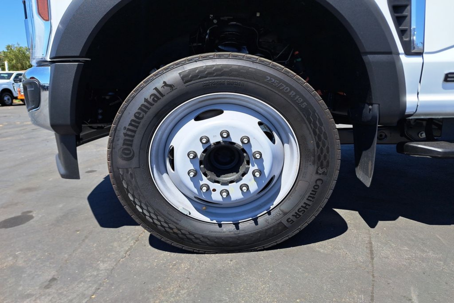 2025 Ford F-550 Super Duty Chassis Cab XL - Photo 16