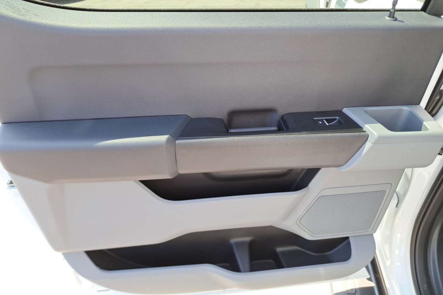 2025 Ford F-550 Super Duty Chassis Cab XL - Photo 22