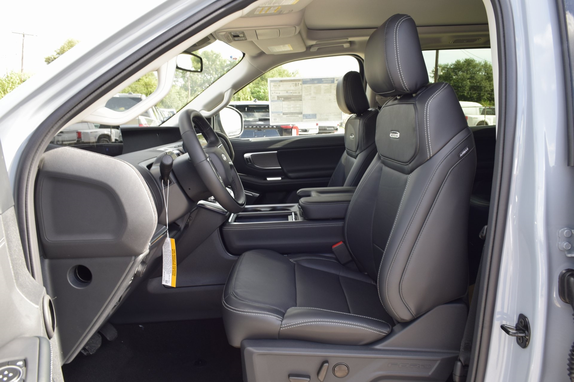 2025 Ford Expedition Platinum photo 14