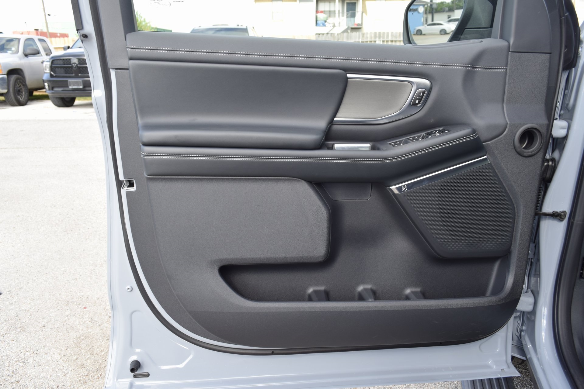 2025 Ford Expedition Platinum photo 15