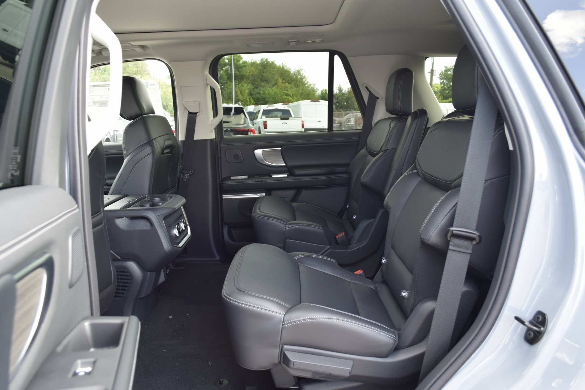2025 Ford Expedition Platinum photo 16