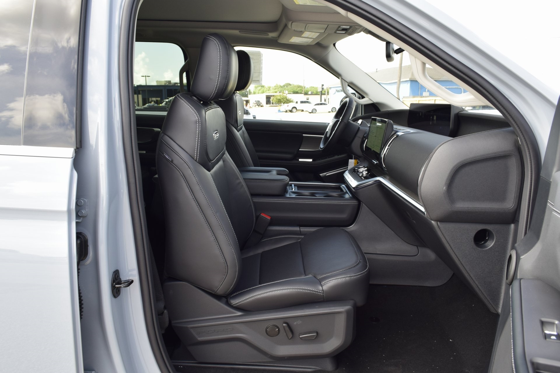2025 Ford Expedition Platinum photo 21